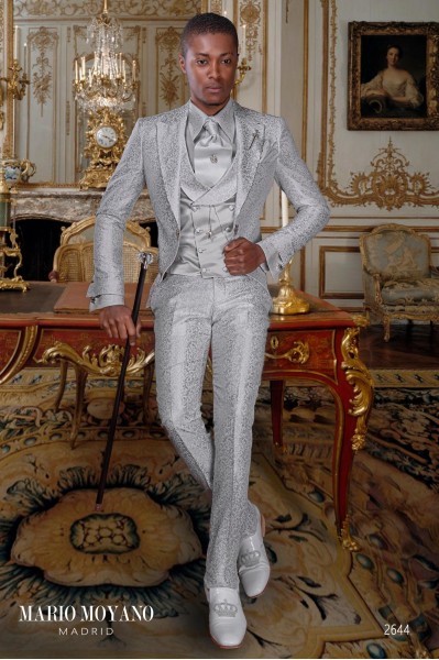 Barocker bräutigamanzug. Vintage-Gehrock aus perlgrauem Jacquard-Stoff mit gemusterter Brosche