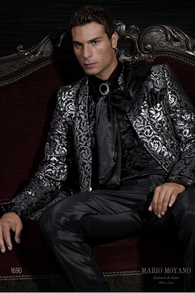 Veste de mode brocade noir et argent avec revers de pointe 1690 Mario Moyano
