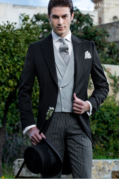 Jaquette sur mesure noire en pure laine avec pantalon à fines rayures modèle 2161 Mario Moyano