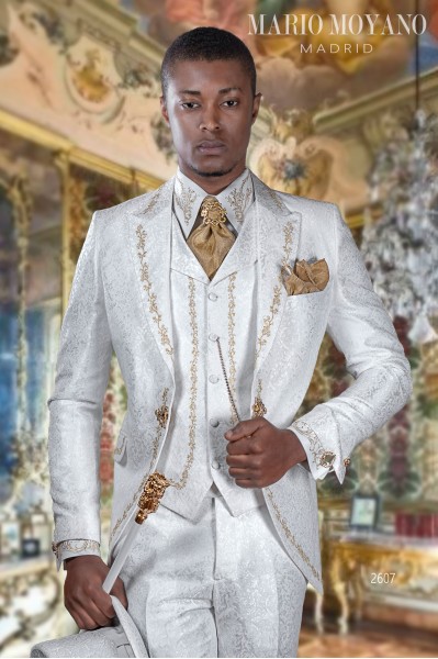 Baroque era groom's suit in white jacquard fabric with golden embroidery 2607 Mario Moyano