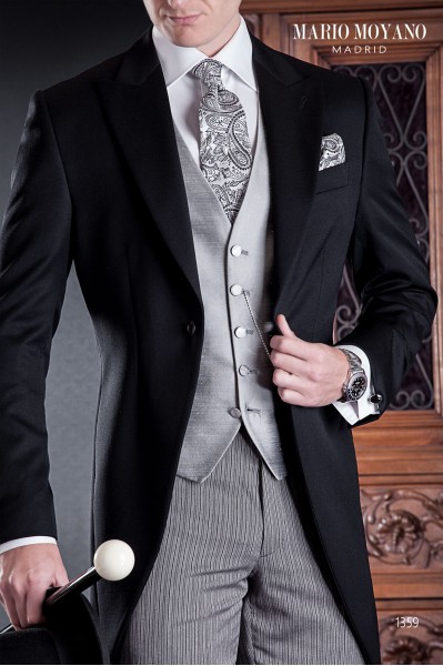 Jaquette sur mesure noire en pure laine avec pantalon à fines rayures modèle 1359 Mario Moyano