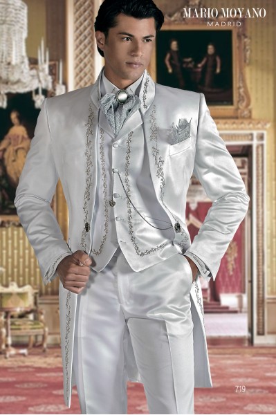 Costume de marié baroque, Mao col redingote vintage en tissu jacquard blanc avec broderie d'argent et fermoir en cristal