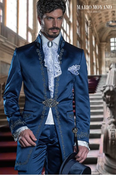 Traje de novio barroco, levita vintage azul con bordados plata